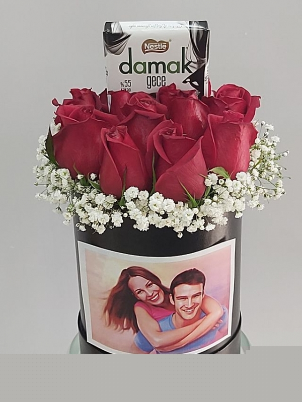 Kutuda 11 Gül ve Çikolata